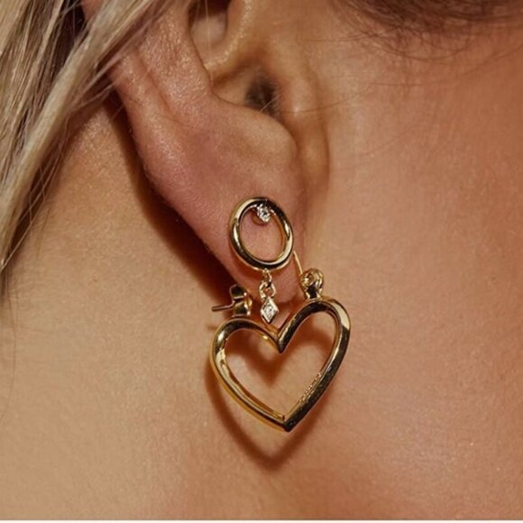 NWOT 18k gold plated heart hoop earrings - Picture 5 of 7